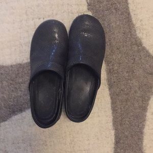 Dansko xp clogs